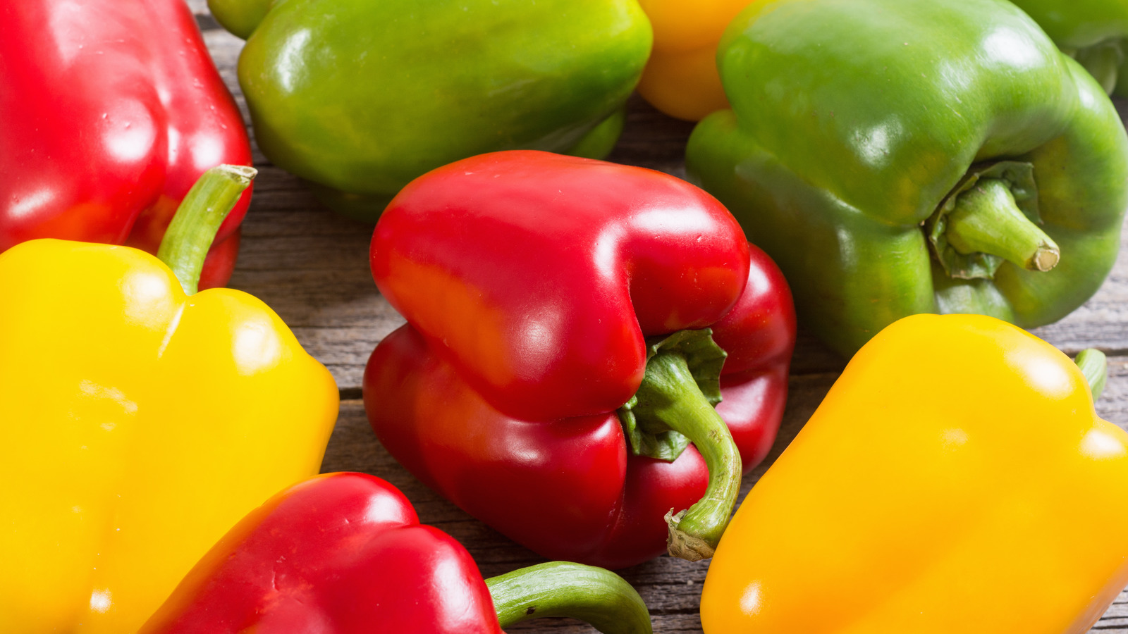 Is it good to have bell pepper in salad?