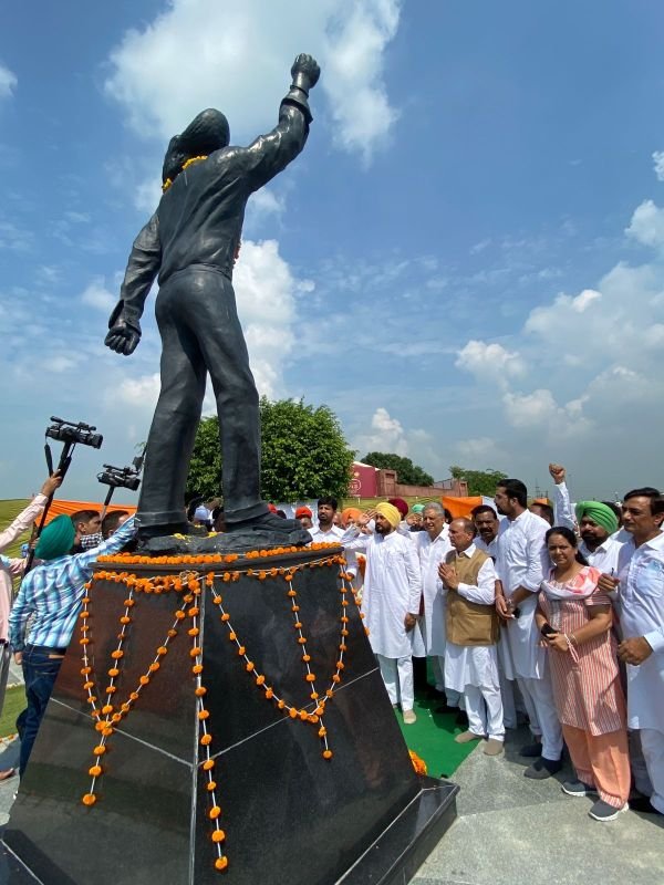 ਸ਼ਹੀਦ ਭਗਤ ਸਿੰਘ ਦੀ 114ਵੀ ਵਰ੍ਹੇਗੰਡ ਤੇ ਖਟਕੜ ਕਲਾਂ ਪਹੁੰਚ ਕੇ CMਚਰਨਜੀਤ ਚੰਨੀ ਨੇ ਪਾਕ ਰੂਹ ਨੂੰ ਸ਼ਰਧਾਂਜਲੀ ਭੇਟ ਕੀਤੀ, ਦੇਖੋ ਤਸਵੀਰਾਂ