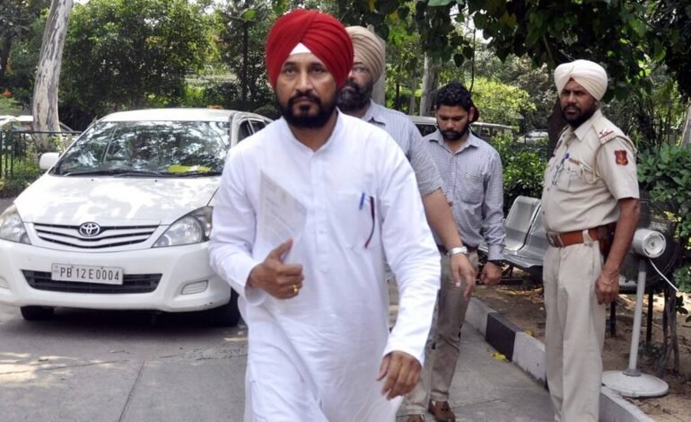 ਪੰਜਾਬ ਦੇ ਨਵੇ ਮੁੱਖ ਮੰਤਰੀ ਨੇ ਕੀਤਾ ਐਲਾਨ ਮੈਨੂੰ ਵਾਲੇ ਬਾਡੀਗਾਰਡਸ ਦੀ ਜਰੂਰਤ ਨਹੀ, ਮੈਨੂੰ ਕਿਸੇ ਨੇ ਮਾਰ ਕੇ ਕੀ ਲੈਣਾ