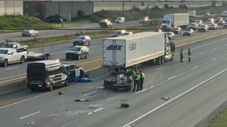 Early morning crash on QEW in Hamilton, One man killed