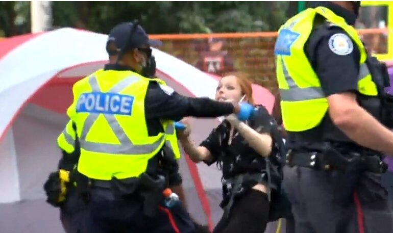 ਟੋਰਾਂਟੋ ਦੇ ਬੇਘਰ ਭਾਈਚਾਰੇ ਨੇ ਸ਼ਹਿਰ ਦੇ ਅਧਿਕਾਰੀਆਂ ਤੋਂ ਸਰਦੀਆਂ ਲਈ ਬਿਹਤਰ ਯੋਜਨਾ ਦੀ ਕੀਤੀ ਮੰਗ