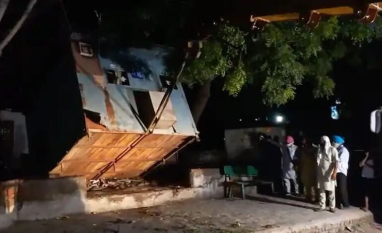 ਟਰਾਂਸਪੋਰਟ ਮੰਤਰੀ ਦੇ ਆਦੇਸ਼ਾਂ ਤੋਂ ਬਾਅਦ ਰਾਤੋ ਰਾਤ ਤੋੜਿਆ ਗਿਆ ਬਾਦਲ ਦੀ ਕੰਪਨੀ ਦਾ ਗੈਰਕਨੂੰਨੀ ਕੈਬਿਨ