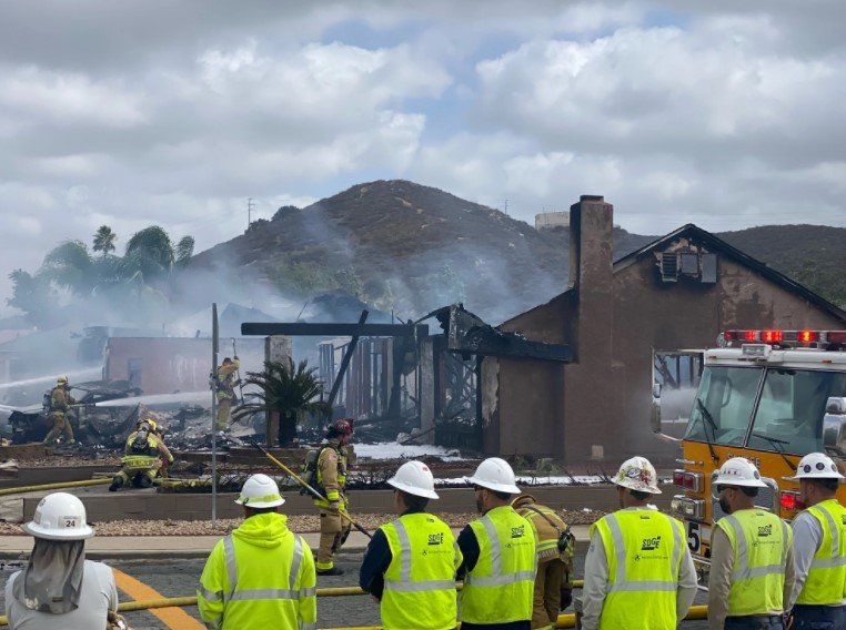 ਅਮਰੀਕਾ ਦੇ ਕੈਲੀਫੋਰਨੀਆ ਵਿੱਚ ਜਹਾਜ਼ ਹਾਦਸਾਗ੍ਰਸਤ, ਘਰ ਸੜ ਕੇ ਸੁਆਹ, 2 ਦੀ ਮੌਤ