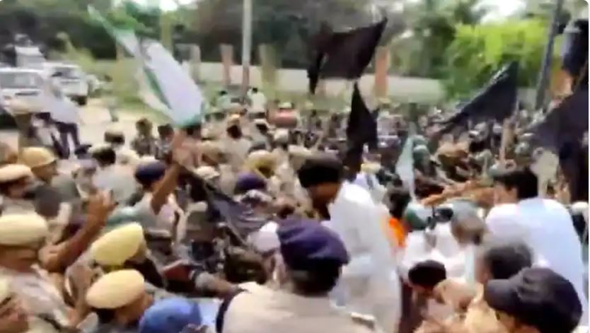 Farmers besieged BJP MLAs in Haryana, baton charge on Farmers in Panchkula