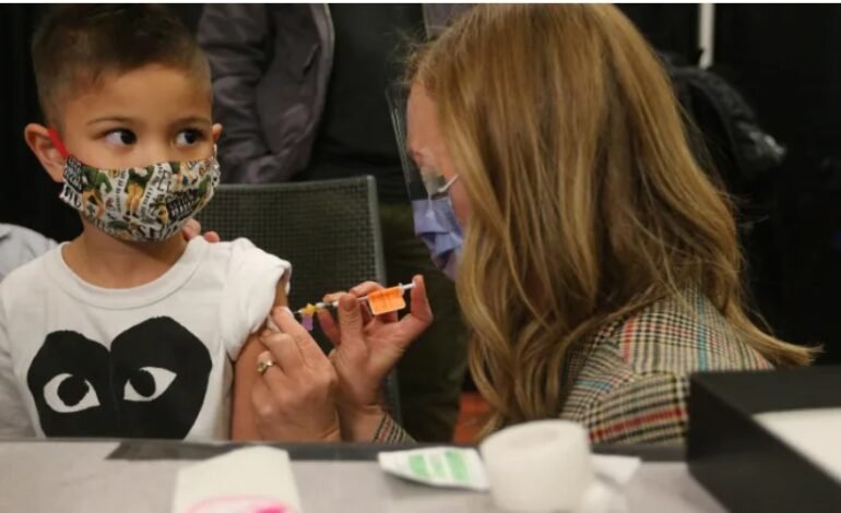 ਟੋਰਾਂਟੋ, Scotiabank Arena ਵਿਖੇ ਬੱਚਿਆਂ ਲਈ ਵਿਆਪਕ ਟੀਕਾਕਰਨ ਕਲੀਨਿਕ ਦਾ ਕਰ ਰਿਹੈ ਆਯੋਜਨ