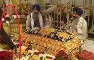 ਸ੍ਰੀ ਹਰਿਮੰਦਰ ਸਾਹਿਬ ਵਿਖੇ ਨੌਜਵਾਨ ਨੇ ਬੇਅਦਬੀ ਕਰਨ ਦੀ ਕੀਤੀ ਕੋਸ਼ਿਸ਼