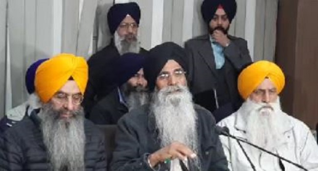 SGPC takes strict notice of barring Sikh employees wearing Kirpan from performing duty at Indian airports