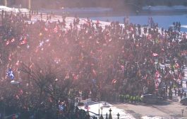 Thousands of people assemble on Parliament Hill for a big anti-vaccine rally