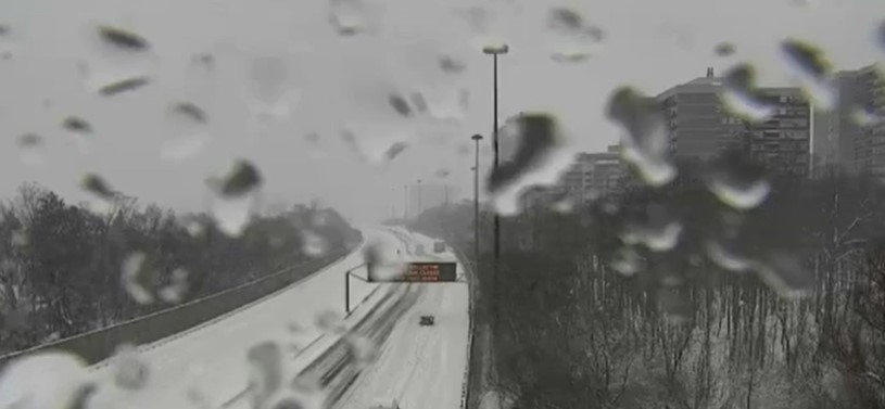 Spring storm that dumped a lot of snow in Manitoba, moving into Ontario