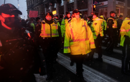 As Ottawa blockade members ignore order to leave, police make arrests