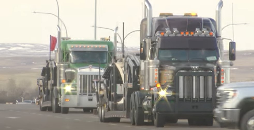 Coutts demonstration enters its fourth day, RCMP say demonstrators 'choose not to comply'