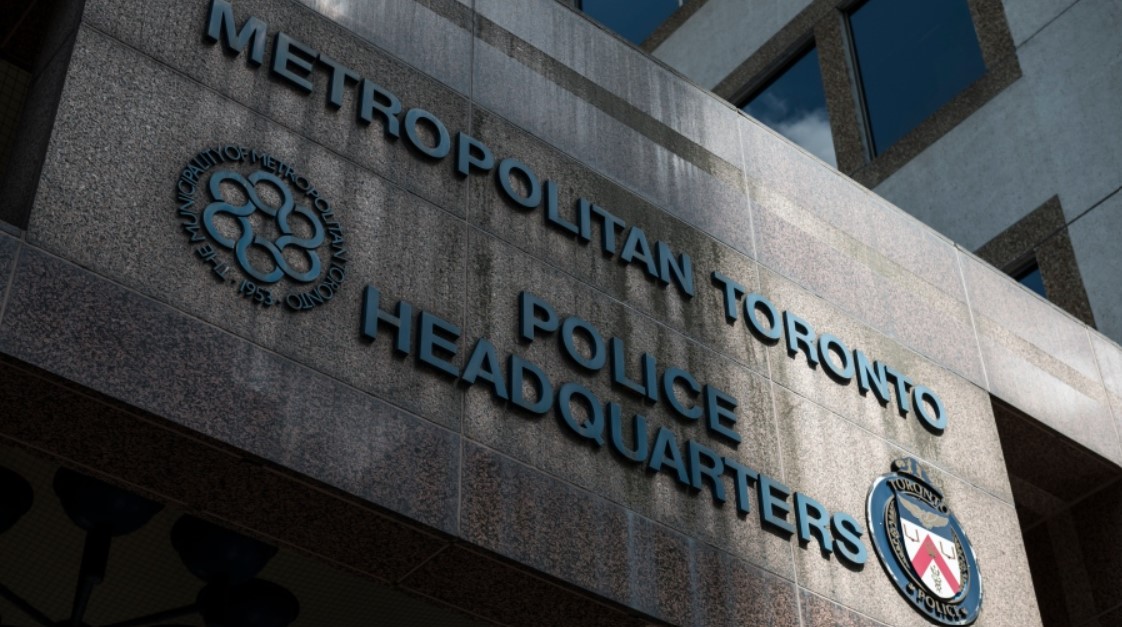 After accidently shooting himself, a Toronto police officer in hospital