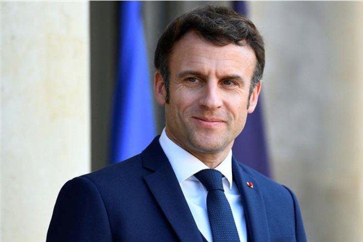 Macron urged Putin to cease military activities in Ukraine