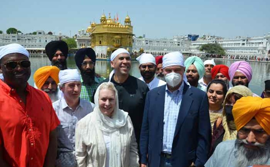 4 US Senators, one Congressman pays obeisance at Sachkhand Sri Harmandar Sahib