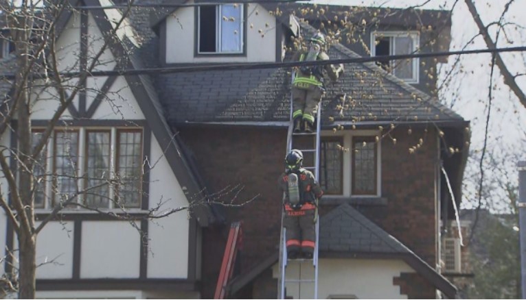 3 people rescued by Fire crews from roof of burning house in Toronto