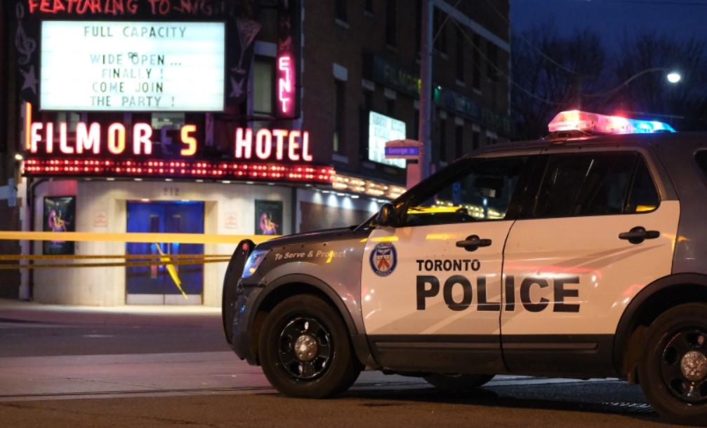 Shooting in downtown Toronto: A man critically injured