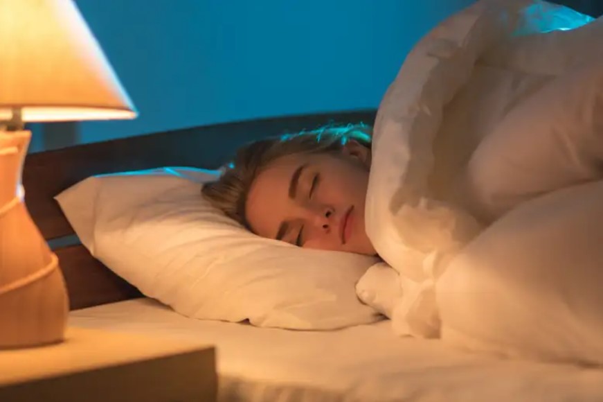 Even sleeping in low light is harmful to health