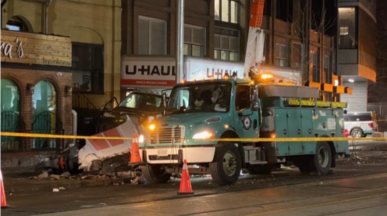 A man arrested after U-Haul truck crashes into sidewalk in Cabbagetown