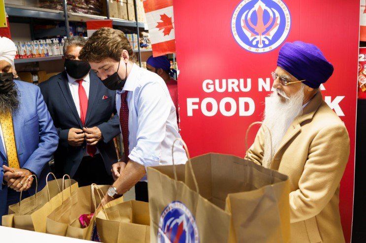 Canada PM Justin Trudeau helped pack some boxes at Guru Nanak Food Bank in Surrey