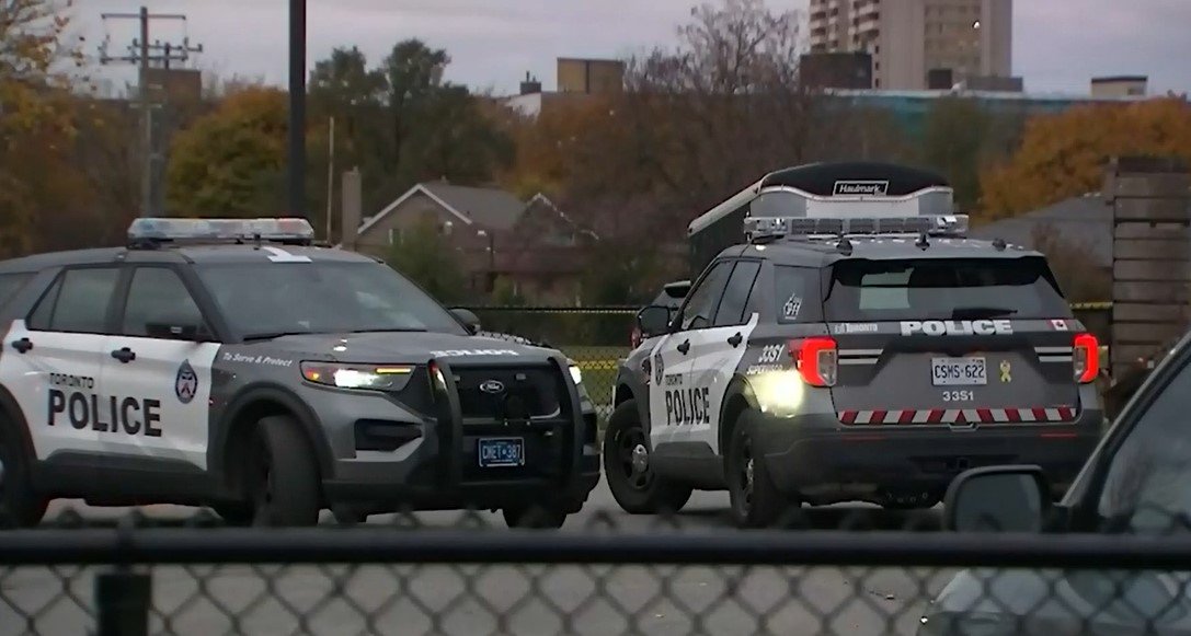 Grade 11 student seriously injured after shooting outside Toronto High School