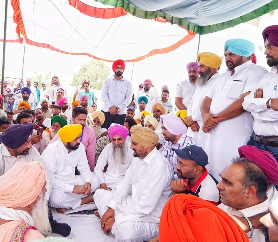 ਮੁੱਖ ਮੰਤਰੀ ਭਗਵੰਤ ਮਾਨ ਨੇ ਸਿੱਧੂ ਮੂਸੇਵਾਲੇ ਦੇ ਪਰਿਵਾਰ ਨਾਲ ਦੁੱਖ ਕੀਤਾ ਸਾਂਝਾ