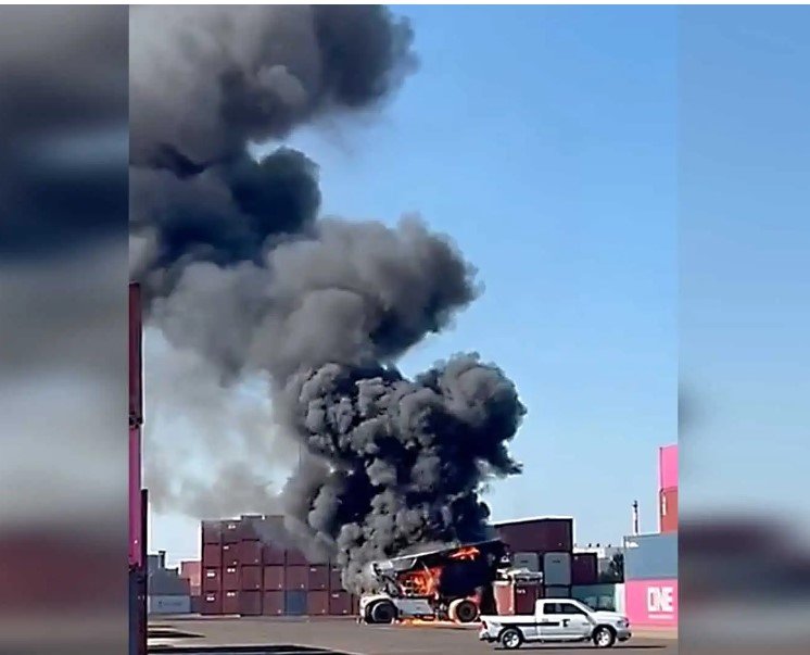 Cloud of black smoke near Pearson Airport seen across Mississauga, Brampton