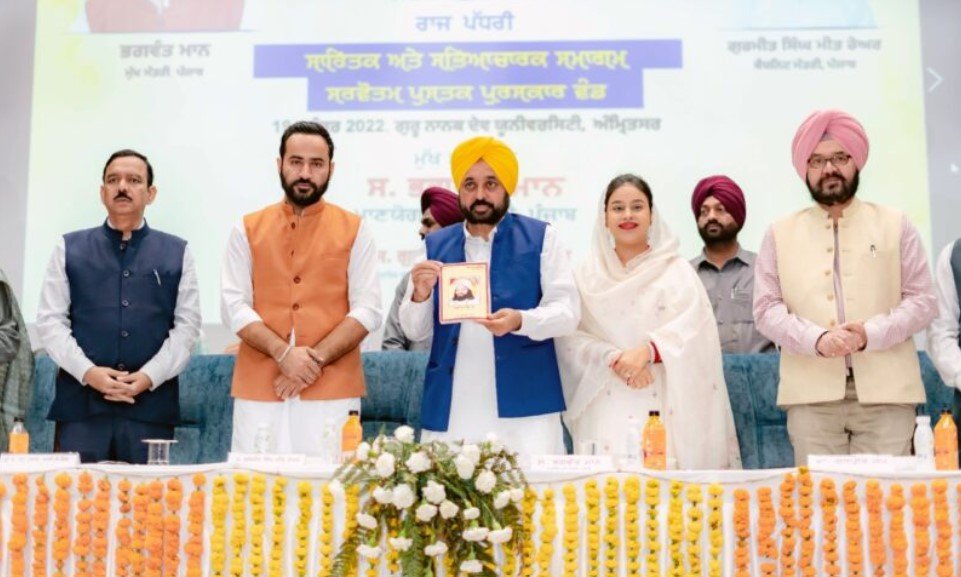 CM ਮਾਨ ਨੇ ਲੋਕਾਂ ਨੂੰ ਸਾਰੇ ਸਾਈਨ ਬੋਰਡ ਪੰਜਾਬੀ ‘ਚ ਲਿਖਣ ਲਈ ਵਿਸ਼ਾਲ ਅੰਦੋਲਨ ਸ਼ੁਰੂ ਕਰਨ ਦਾ ਦਿੱਤਾ ਸੱਦਾ