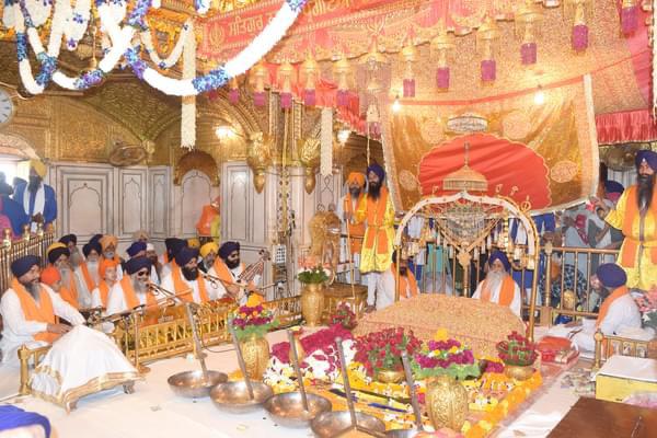 ਸੱਚਖੰਡ ਸ੍ਰੀ ਹਰਿਮੰਦਰ ਸਾਹਿਬ ਵਿਖੇ ਸ਼ਰਧਾ ਨਾਲ ਮਨਾਇਆ ਸ੍ਰੀ ਗੁਰੂ ਨਾਨਕ ਦੇਵ ਜੀ ਦਾ ਪ੍ਰਕਾਸ਼ ਪੁਰਬ