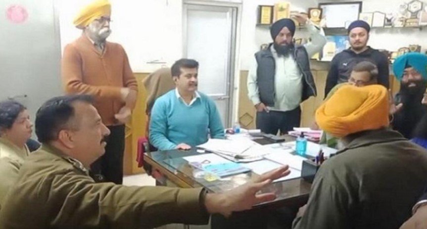 ਜਲੰਧਰ ਦੇ ਸਕੂਲ ’ਚ ਸਿੱਖ ਵਿਦਿਆਰਥੀ ਦਾ ਲੁਹਾਇਆ ਕੜਾ, ਹੋਇਆ ਭਾਰੀ ਹੰਗਾਮਾ