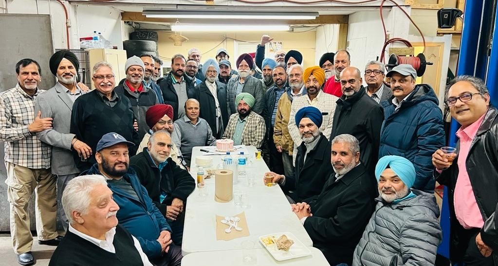 ਨਵੇਂ ਸਾਲ ਨੂੰ ‘ਜੀ ਆਇਆਂ’ ਕਹਿੰਦਿਆਂ ਟੀ.ਪੀ.ਏ.ਆਰ. ਕਲੱਬ ਨੇ ਆਪਣੇ ਸਾਥੀਆਂ ਗੈਰੀ ਗਰੇਵਾਲ ਤੇ ਕੁਲਵੰਤ ਧਾਲੀਵਾਲ ਦਾ ਜਨਮ-ਦਿਨ ਮਨਾਇਆ