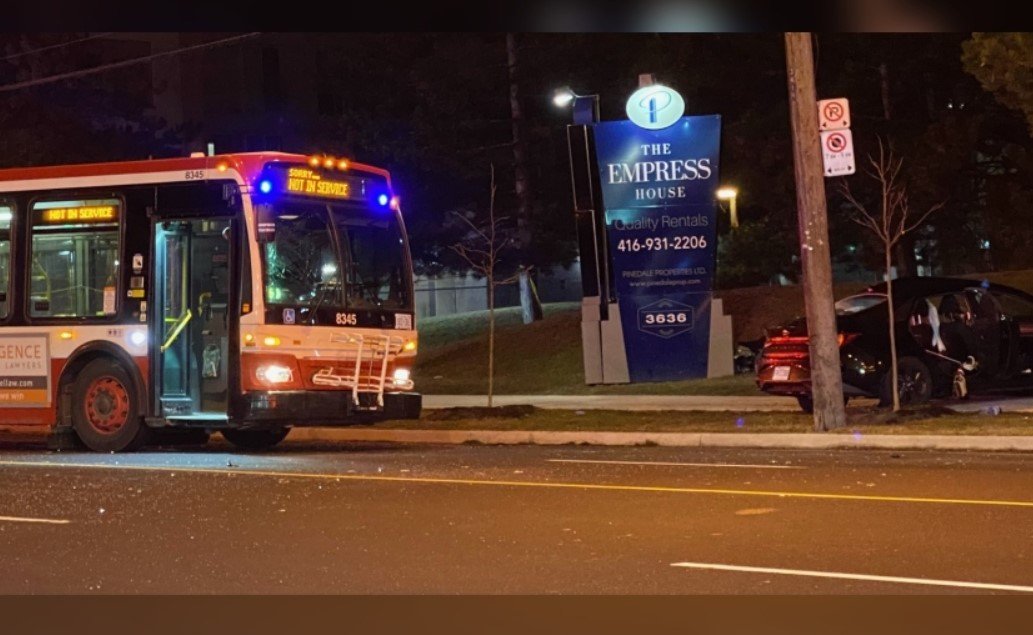 North York: TTC ਬੱਸ ਅਤੇ ਵਾਹਨ ਦੀ ਟੱਕਰ ਤੋਂ ਬਾਅਦ ਦੋ ਜ਼ਖਮੀ