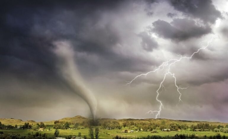 ਕੈਲਗਰੀ: 4 ਘਰਾਂ ਨੂੰ ਉਡਾ ਕੇ ਲੈ ਗਿਆ ਵਾਵਰੋਲਾ