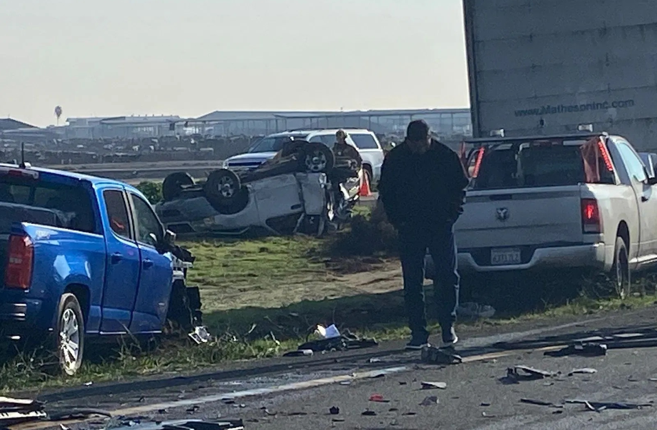 ਆਪਸ ‘ਚ ਟਕਰਾਈਆਂ 35 ਗੱਡੀਆਂ, 2 ਲੋਕਾਂ ਦੀ ਮੌਤ