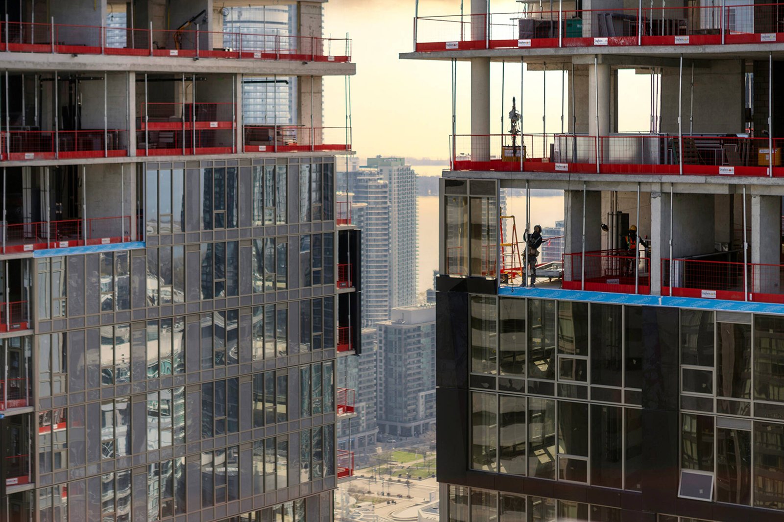 ਜੀ.ਟੀ.ਏ ਵਿੱਚ ਕਾਂਡੋ ਇਮਾਰਤਾਂ ਦੀ ਮਾਰਕੀਟ ਵਿੱਚ ਮੰਦੀ ਦੇ ਚਲਦੇ ਨਵੇਂ ਨਿਰਮਾਣ ਰੁਕੇ