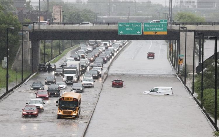 ਟੋਰਾਂਟੋ ਵਿੱਚ ਭਾਰੀ ਤੂਫ਼ਾਨ ਤੋਂ ਬਾਅਦ ਬਿਜਲੀ ਬਹਾਲ, ਸੜਕਾਂ ਤੇ ਹਵਾਈ ਸੇਵਾਵਾਂ ‘ਚ ਬਦਲਾਅ