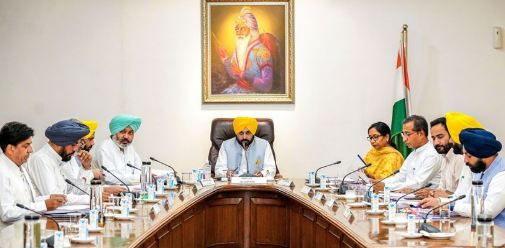 ਪੰਜਾਬ ਕੈਬਿਨਟ ਨੇ ਸਾਬਕਾ ਮੰਤਰੀ ਸਾਧੂ ਸਿੰਘ ਧਰਮਸੋਤ ਖ਼ਿਲਾਫ਼ ਭ੍ਰਿਸ਼ਟਾਚਾਰ ਕੇਸ ਚਲਾਉਣ ਦੀ ਮਨਜ਼ੂਰੀ ਦੇ ਦਿੱਤੀ ਹੈ।