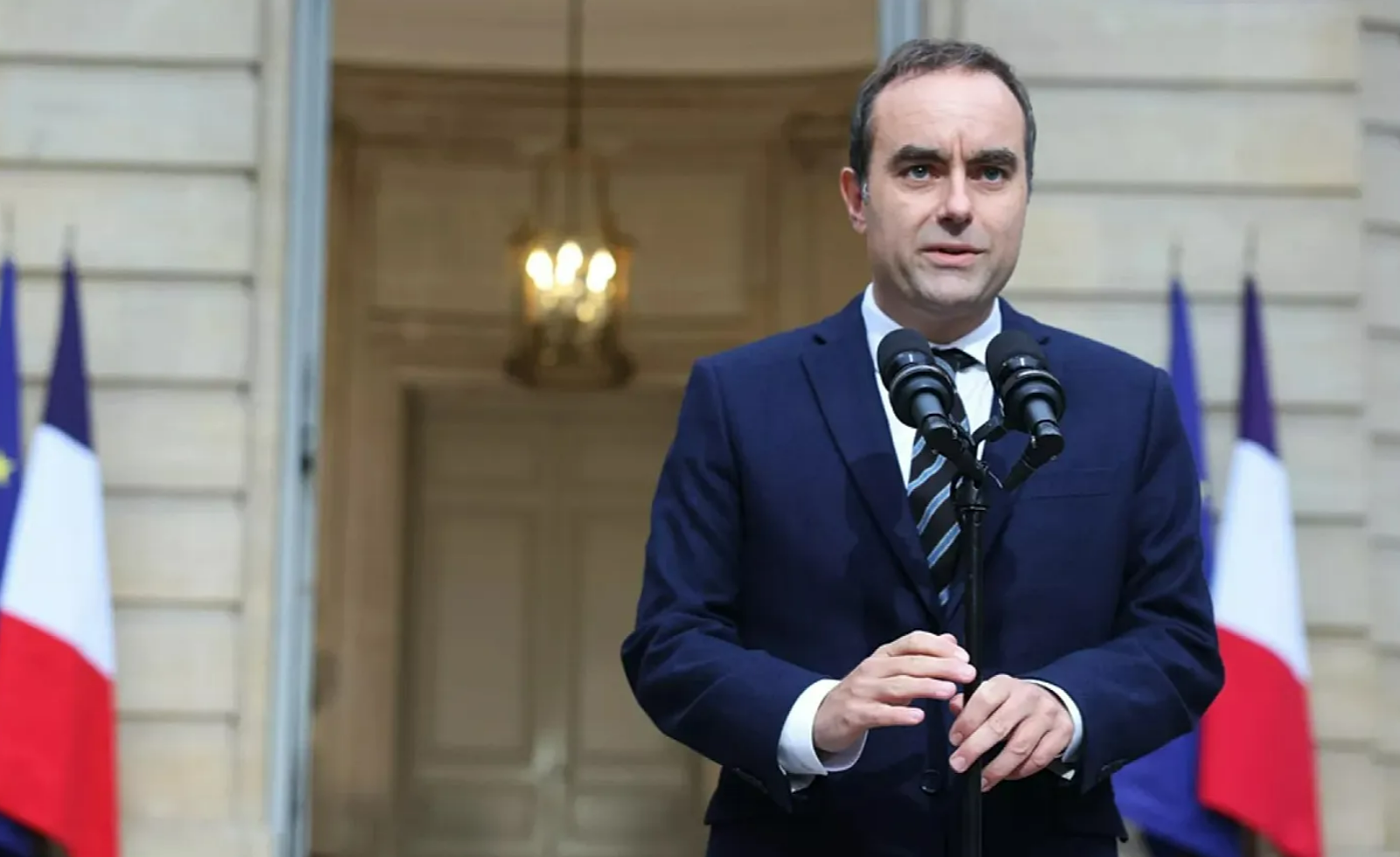 ਫਰਾਂਸ ‘ਚ ਸਿਆਸੀ ਭੂਚਾਲ! PM ਸੇਬੇਸਟੀਅਨ ਲੇਕੋਰਨੂ ਨੇ ਅਹੁਦੇ ਤੋਂ ਦਿੱਤਾ ਅਸਤੀਫਾ, ਮੈਕਰੋਨ ਲਈ ਵਧੀਆਂ ਮੁਸ਼ਕਲਾਂ