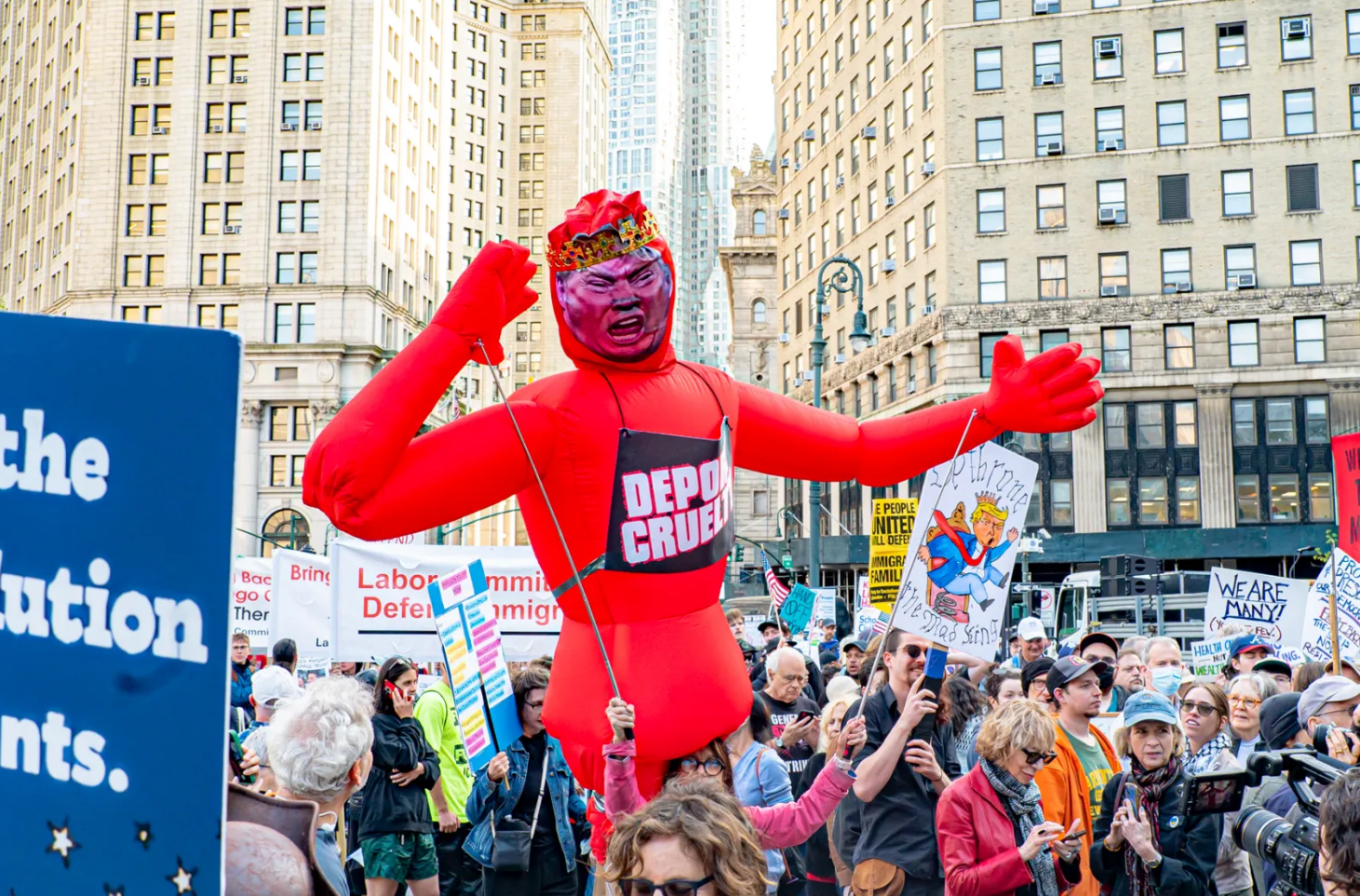 ਟਰੰਪ ਖ਼ਿਲਾਫ਼ 2,700 ਸ਼ਹਿਰਾਂ ਵਿੱਚ 70 ਲੱਖ ਲੋਕ ਸੜਕਾਂ ‘ਤੇ — ਅਮਰੀਕਾ ‘ਚ ਲੋਕਤੰਤਰਕ ਉਭਾਰ