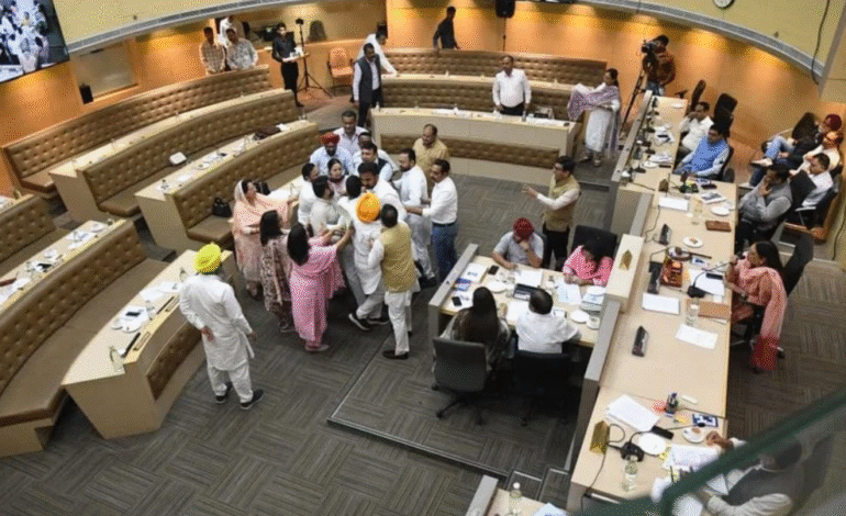 Chandigarh Municipal Meeting Chaos – ਭਾਜਪਾ ਤੇ ਕਾਂਗਰਸ ਕੌਂਸਲਰਾਂ ਵਿਚ ਹੱਥੋਪਾਈ!