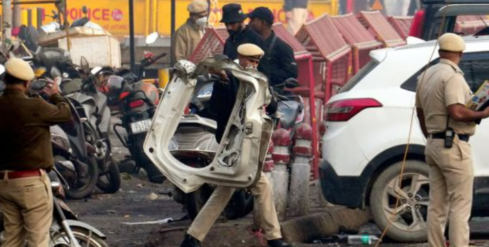 Delhi Red Fort Blast: ਦਿੱਲੀ ‘ਚ ਲਾਲ ਕਿਲ੍ਹੇ ਨੇੜੇ ਧਮਾਕਾ, ਮੌਤਾਂ ਦੀ ਗਿਣਤੀ ਵਧੀ 13 ‘ਤੇ, ਜਾਂਚ ਜਾਰੀ