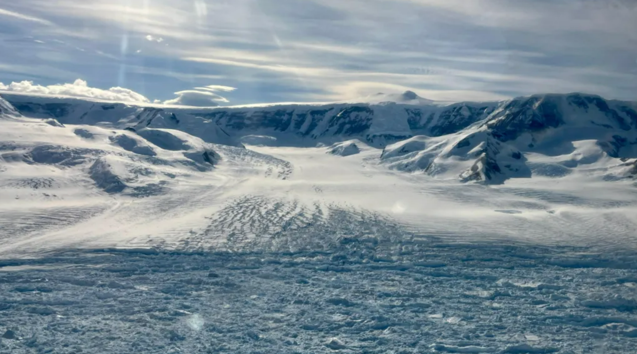 Antarctic Glacier’s Rapid Retreat Sparks Scientific ‘Whodunnit’ | ਅੰਟਾਰਕਟਿਕ ਗਲੇਸ਼ੀਅਰ ਦੀ ਤੇਜ਼ ਪਿੱਛੇ ਹਟਣ ਦੀ ਘਟਨਾ ਨੇ ਵਿਗਿਆਨੀਆਂ ਨੂੰ ਹੈਰਾਨ ਕੀਤਾ |