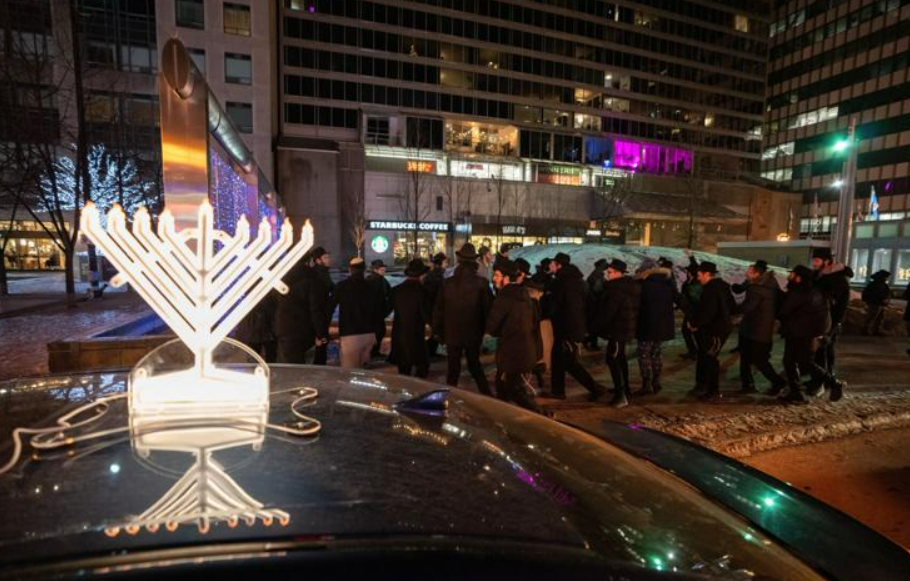 Toronto ਦੀ Jewish Community ਨੇ Hanukkah ਮਨਾਇਆ — Bondi attack ਦੇ ਬਾਵਜੂਦ ਹੌਂਸਲਾ ਕਾਇਮ |