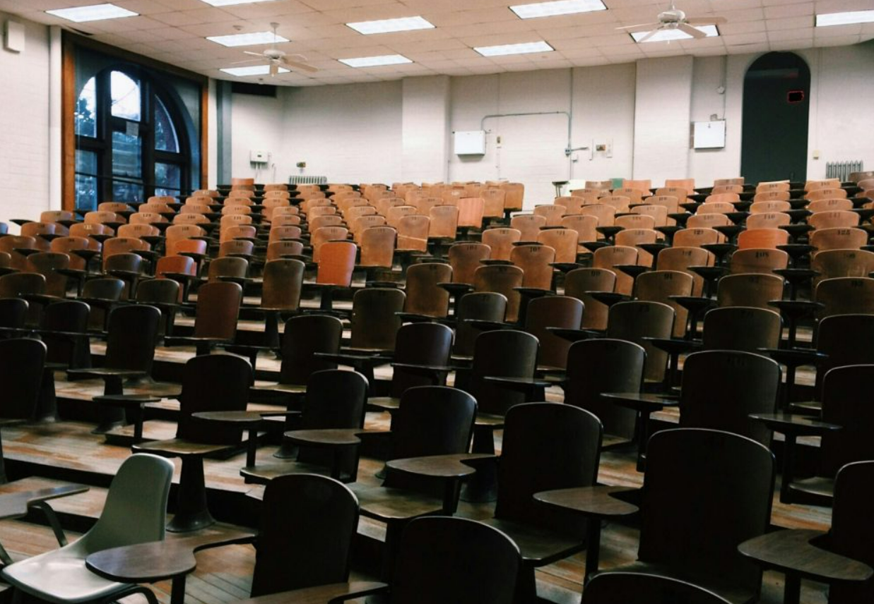 Ontario ਦੀਆਂ ਯੂਨੀਵਰਸਿਟੀਆਂ ਨੂੰ ਭਾਰੀ ਝਟਕਾ — International Students ਕੈਪ ਨਾਲ ਅਰਬਾਂ ਦਾ ਨੁਕਸਾਨ !