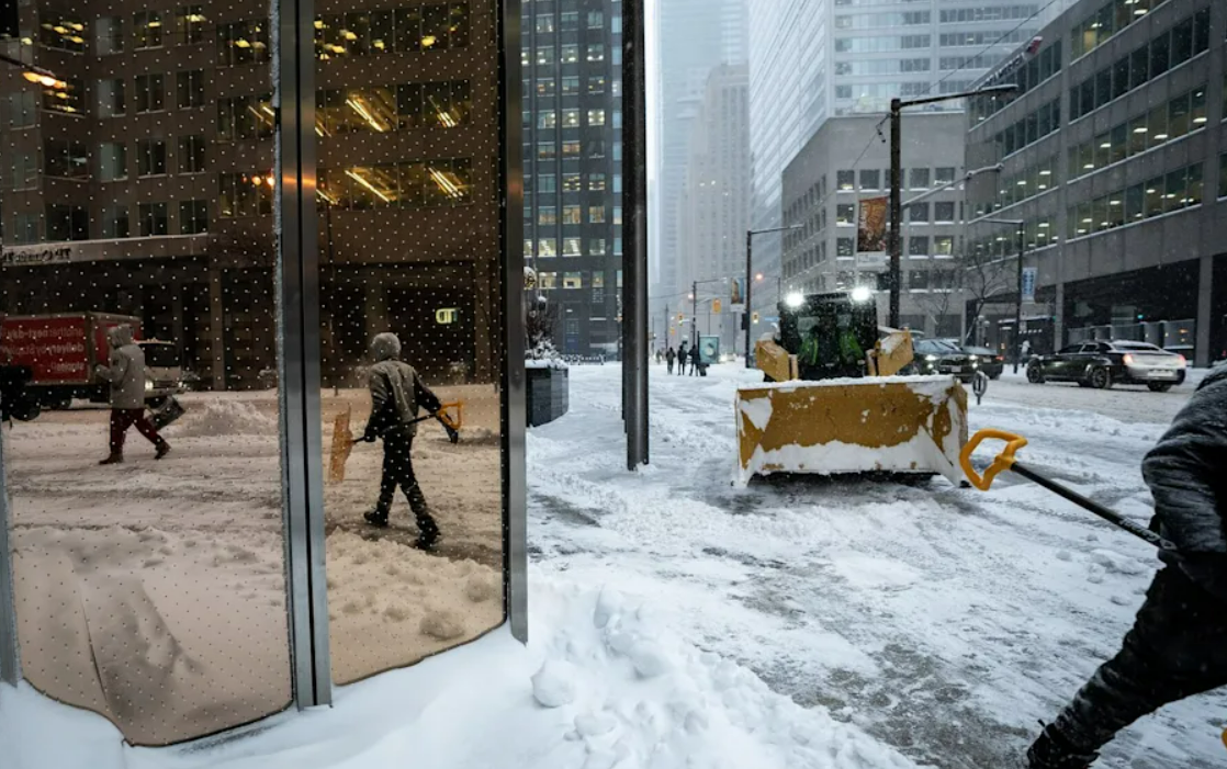 ਭਾਰੀ ਬਰਫ਼ਬਾਰੀ ਕਾਰਨ ਸਕੂਲ ਬੰਦ, ਦੱਖਣੀ ਓਨਟਾਰੀਓ ‘ਚ ਟ੍ਰੈਫਿਕ ਠੱਪ |