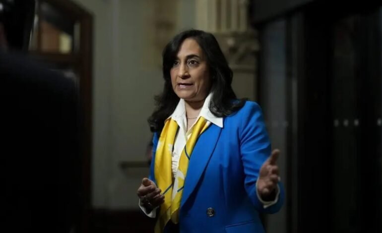 Canadians urged to leave Middle East