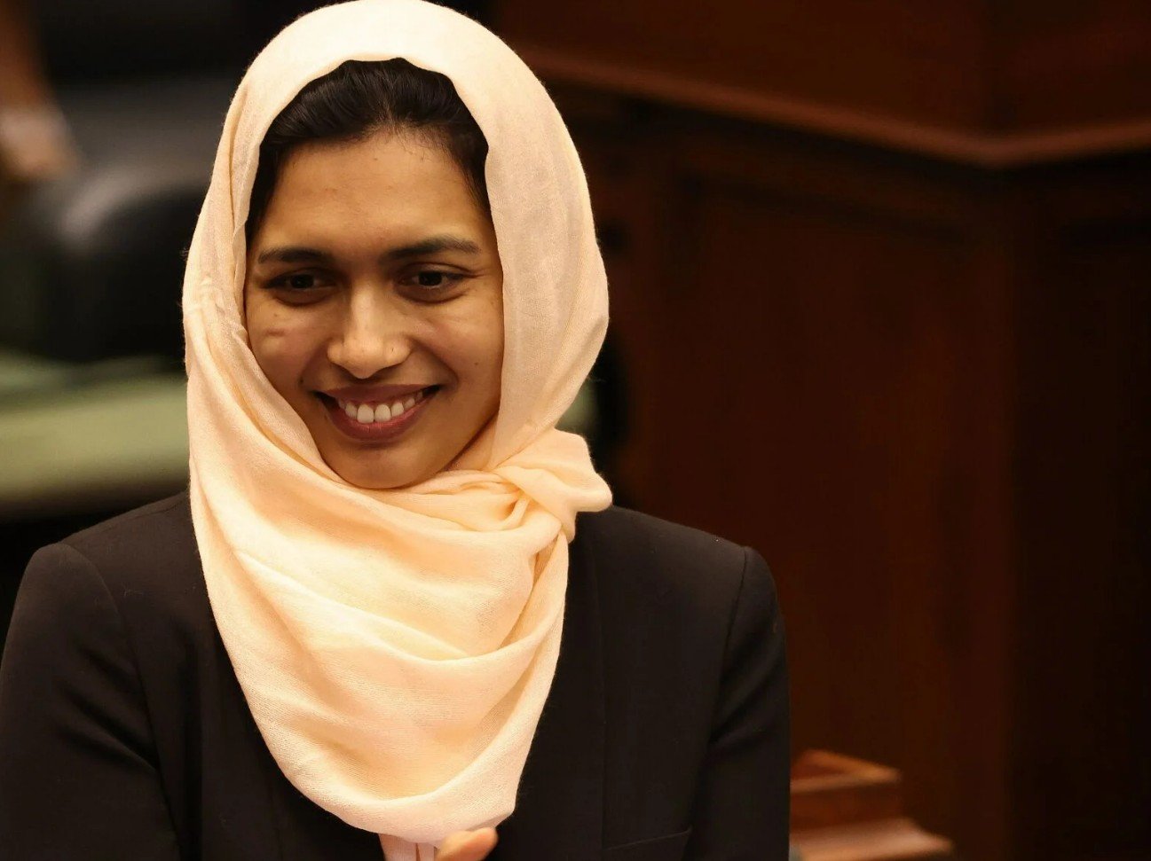 ਇੱਕ ਦਲ-ਬਦਲ ਨੇ ਕਿਵੇਂ ਕਵੀਨਜ਼ ਪਾਰਕ ਵਿੱਚ ਸਿਆਸੀ ਭੂਚਾਲ ਲਿਆ ਦਿੱਤਾ |