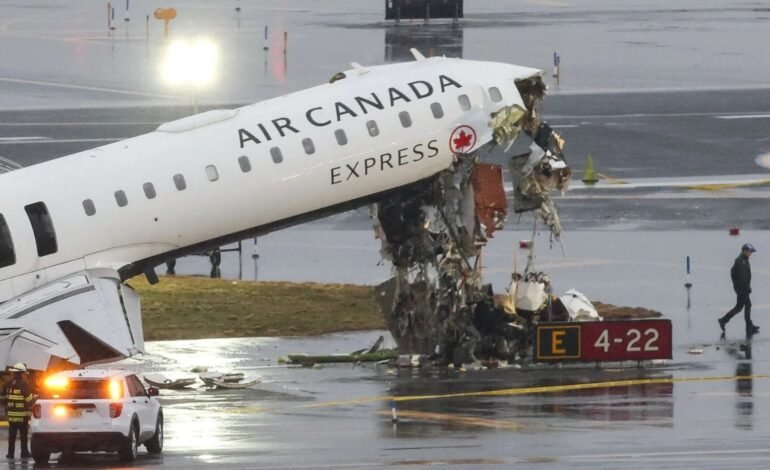 Air Canada Plane Crash: New York ‘ਚ ਜਹਾਜ਼ ਤੇ ਫਾਇਰ ਟਰੱਕ ਦੀ ਟੱਕਰ, 2 ਪਾਇਲਟਾਂ ਦੀ ਮੌਤ |